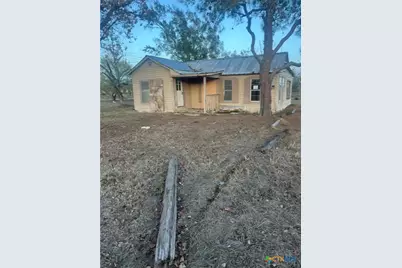 409 Dahlman Street, Cuero, TX 77954 - Photo 1