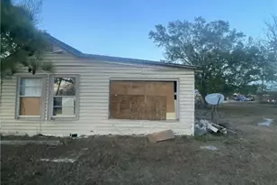 409 Dahlman St, Cuero, TX 77954 - Photo 9