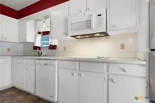 609 Rudeloff Rd, Seguin, TX 78155 - Photo 17