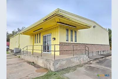 1616 Avenue F, Bay City, TX 77414 - Photo 3