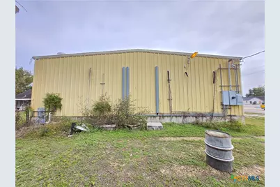 1616 Avenue F, Bay City, TX 77414 - Photo 9