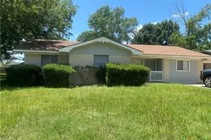 106 Huff St, Luling, TX 78648 - Photo 1