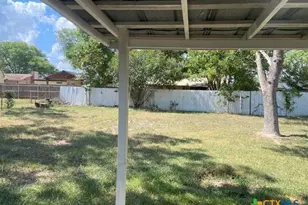 106 Huff St, Luling, TX 78648 - Photo 9