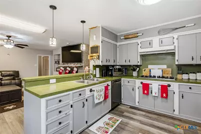 403 Salisbury Lane, Victoria, TX 77904 - Photo 11