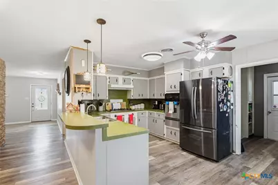 403 Salisbury Lane, Victoria, TX 77904 - Photo 9