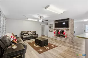 403 Salisbury Ln, Victoria, TX 77904 - Photo 7