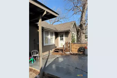 513 N San Marcos Street, Seguin, TX 78155 - Photo 3