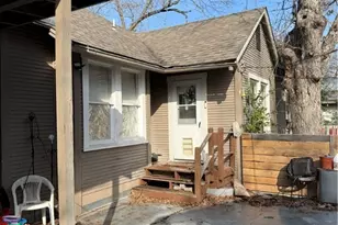 513 N San Marcos St, Seguin, TX 78155 - Photo 3