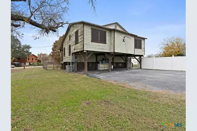 140 Englemann, Seguin, TX 78155 - Photo 9