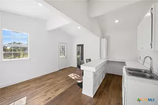 23019 Hilltop Peaks, Elmendorf, TX 78112 - Photo 35