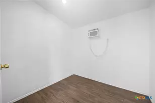 23019 Hilltop Peaks, Elmendorf, TX 78112 - Photo 45