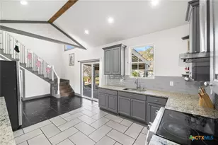 23019 Hilltop Peaks, Elmendorf, TX 78112 - Photo 5