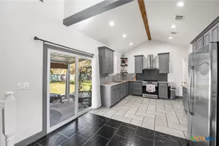 23019 Hilltop Peaks, Elmendorf, TX 78112 - Photo 7