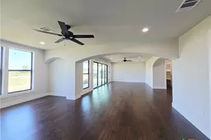 930 Elm Creek Rd, Rockdale, TX 76567 - Photo 11