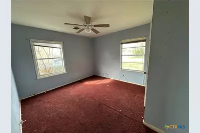 118 Massanet Street, Port Lavaca, TX 77979 - Photo 5