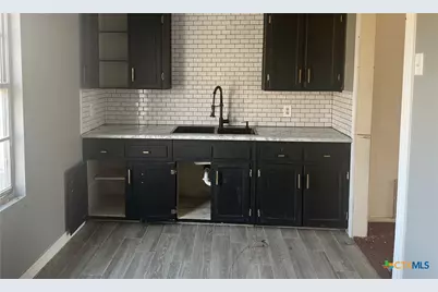 118 Massanet Street, Port Lavaca, TX 77979 - Photo 3