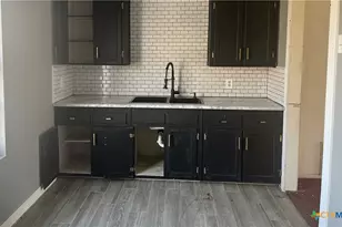 118 Massanet St, Port Lavaca, TX 77979 - Photo 3