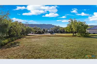 832 Wade Road, New Braunfels, TX 78132 - Photo 5