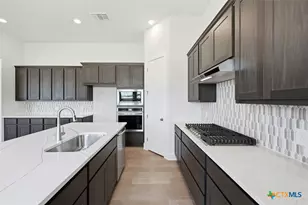 2215 Altiplano, San Antonio, TX 78245 - Photo 5