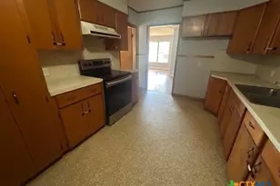 2014 E Mimosa Ave, Victoria, TX 77901 - Photo 9