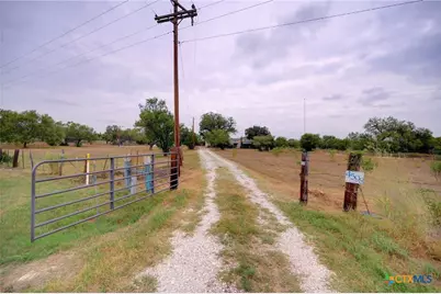 4598 State Highway 173, Devine, TX 78016 - Photo 1
