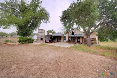 4598 State Highway 173, Devine, TX 78016 - Photo 3