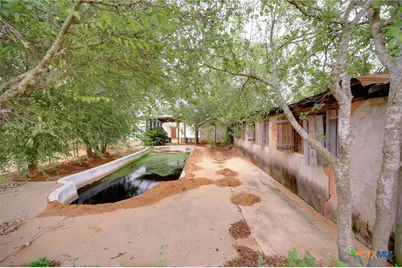 4598 State Highway 173, Devine, TX 78016 - Photo 29