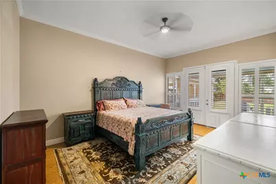 260 N Santa Clara Avenue, New Braunfels, TX 78130 - Photo 13