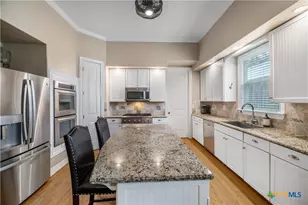 260 N Santa Clara Ave, New Braunfels, TX 78130 - Photo 7