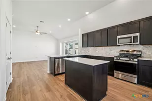 3721 Pin Oak Hls, Seguin, TX 78155 - Photo 5