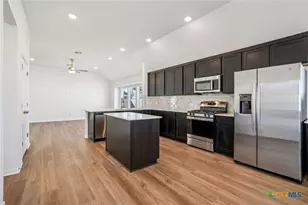 3721 Pin Oak Hls, Seguin, TX 78155 - Photo 7