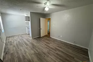 703 E Ave J, Lampasas, TX 76550 - Photo 27