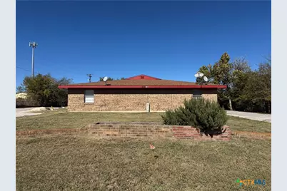 703 E Avenue J, Lampasas, TX 76550 - Photo 1