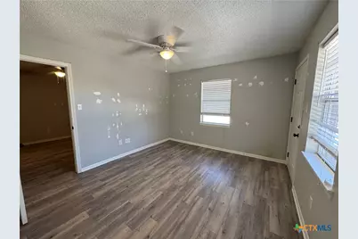 703 E Avenue J, Lampasas, TX 76550 - Photo 19