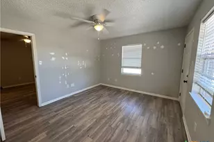 703 E Ave J, Lampasas, TX 76550 - Photo 19