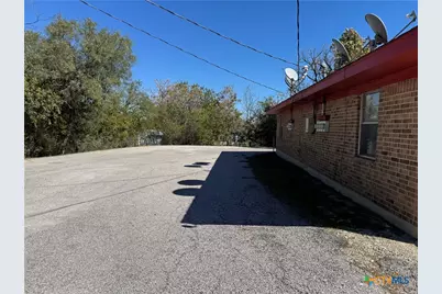 703 E Avenue J, Lampasas, TX 76550 - Photo 41