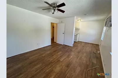 703 E Avenue J, Lampasas, TX 76550 - Photo 23