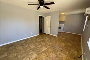 703 E Ave J, Lampasas, TX 76550 - Photo 3