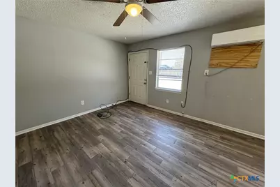 703 E Avenue J, Lampasas, TX 76550 - Photo 9