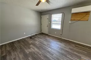 703 E Ave J, Lampasas, TX 76550 - Photo 9