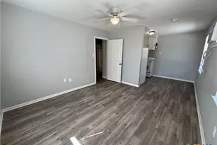 703 E Ave J, Lampasas, TX 76550 - Photo 33