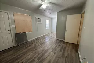 703 E Ave J, Lampasas, TX 76550 - Photo 29