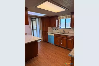 996 Carefree Drive, Victoria, TX 77905 - Photo 5