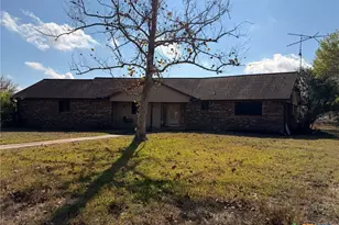 996 Carefree Dr, Victoria, TX 77905 - Photo 1