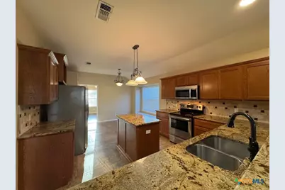 318 Silverado Trail, Victoria, TX 77901 - Photo 5