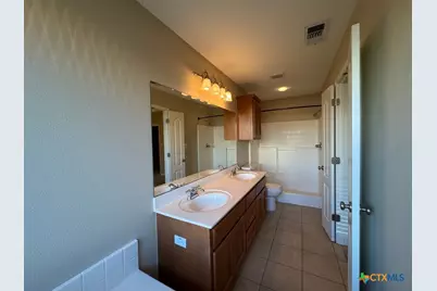 318 Silverado Trail, Victoria, TX 77901 - Photo 9