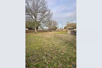 310 Vollentine Street, Yoakum, TX 77995 - Photo 21