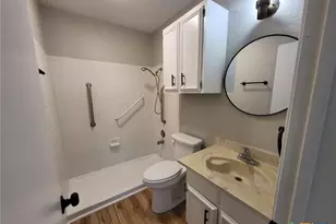 1051 Country Club Dr, Seguin, TX 78155 - Photo 9