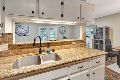 205 Monterrey Drive, Victoria, TX 77904 - Photo 9