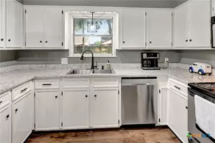 111 Concord Ln, Victoria, TX 77901 - Photo 11